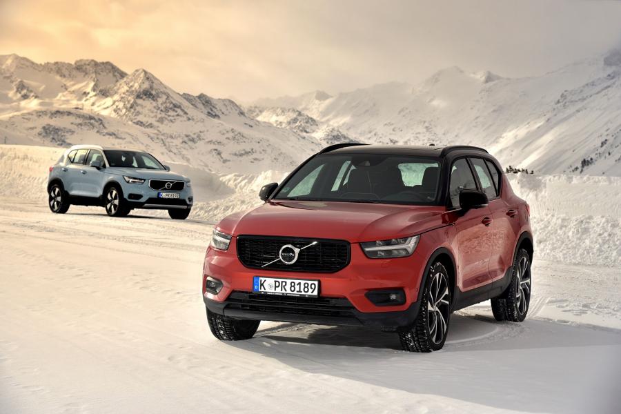  Volvo XC40 D4 R-Design 2017 года  (WW) (фото 41 из 44)